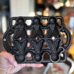 Vintage John Wright Cast Iron Gingerbread Boys Baking Mold